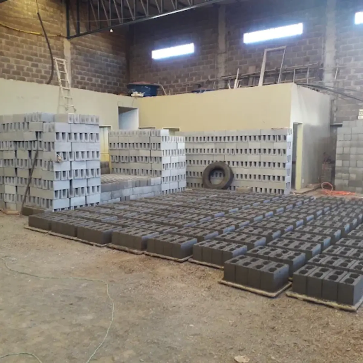 Produção de blocos de concreto na Pré Moldar